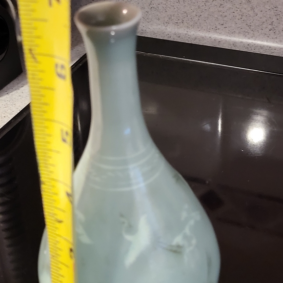 Antique Celadon Korean "Thousand Cranes" 6 1/4" Vase Signed - Picture 10 of 11